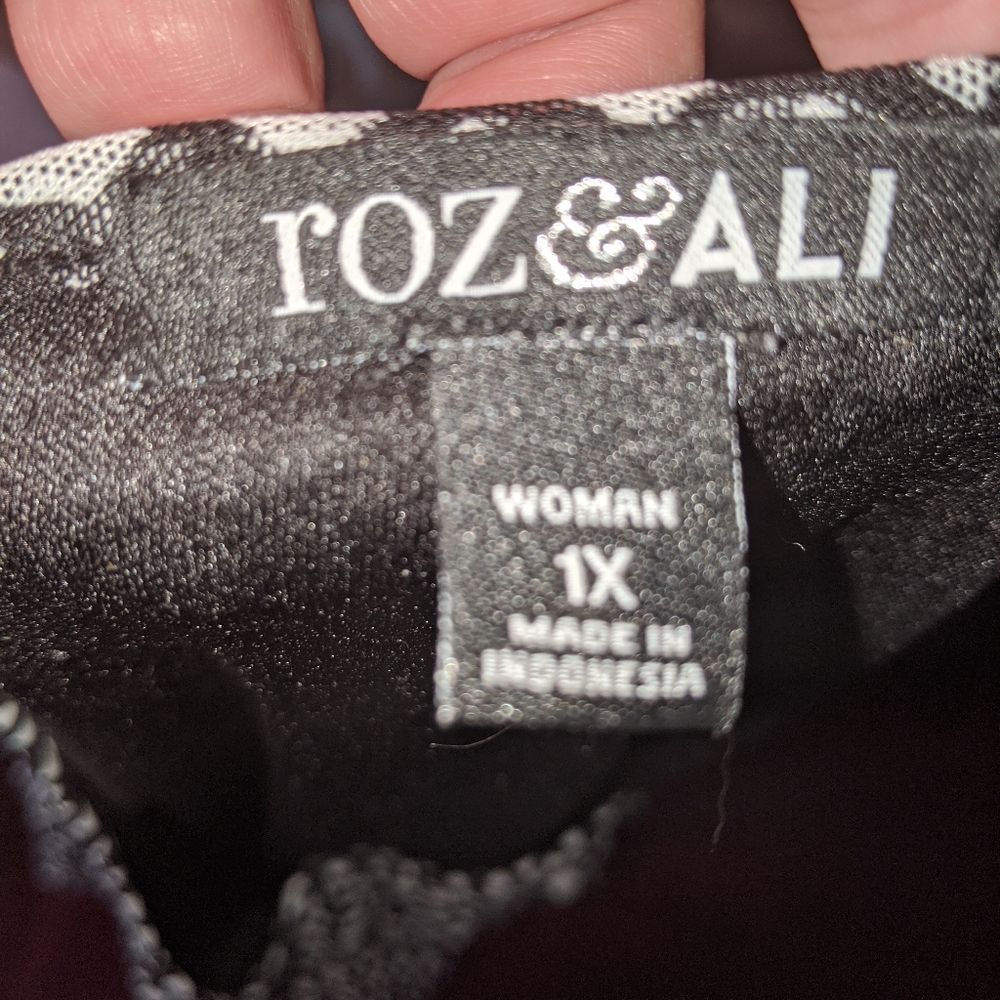 Women's size 1X sleeveless shirt top